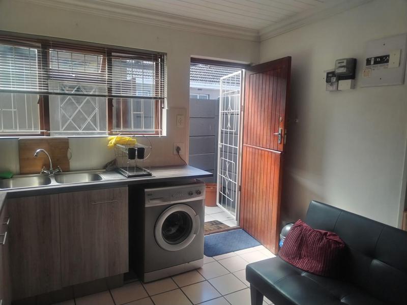 To Let 1 Bedroom Property for Rent in Heathfield Western Cape